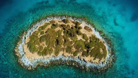 50 The most unusual islands in the world.